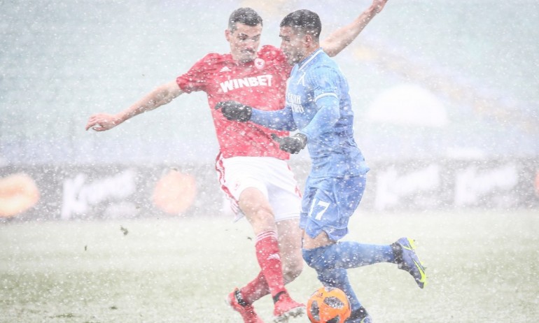 Левски и ЦСКА не си вкараха гол в снега - Tribune.bg