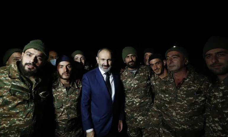 Арменската армия поиска оставката на премиера, Пашинян нарече действията им военен преврат - Tribune.bg