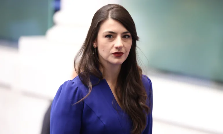 Лена Бориславова: ГЕРБ отказват да поканят ПП-ДБ на разговори, докато не си изберат с някой друг председател на НС - Tribune.bg