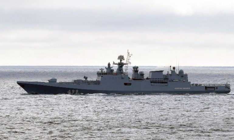 Украйна твърди, че е ударен руският боен кораб Адмирал Макаров - Tribune.bg