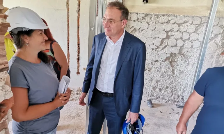 Министър Гуцанов: 81 дома за възрастни в ремонт с финансиране по Плана за възстановяване - Tribune.bg