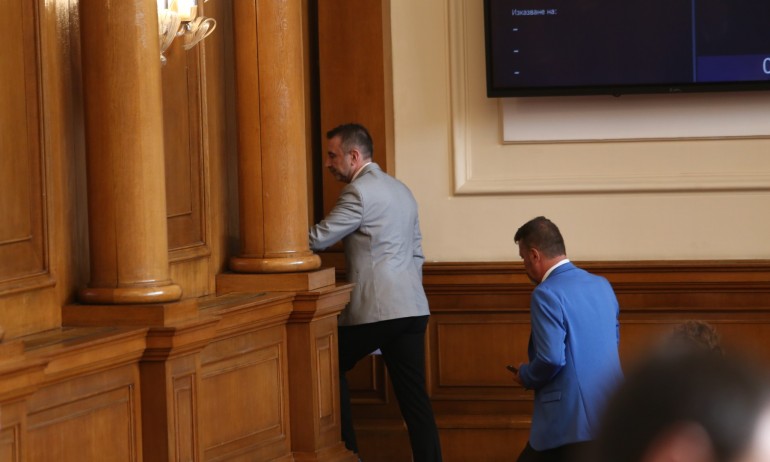 Сценаристите Филип Станев и Ивайло Вълчев се отказаха да бъдат депутати - Tribune.bg