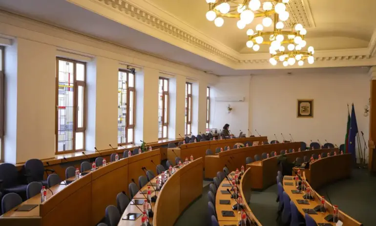 СОС взе от държавата три стадиона, спортното министерство не се съгласи - Tribune.bg