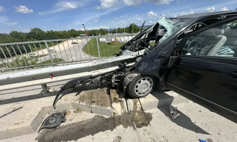 Шофьор оцеля след тежка катастрофа на Ботевградско шосе в София - Tribune.bg