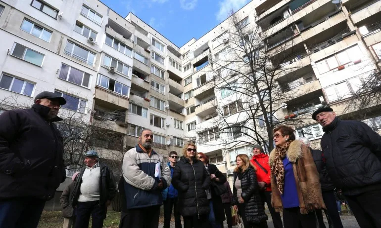 Жители от Младост на протест срещу кмета, пета година чакат саниране - Tribune.bg