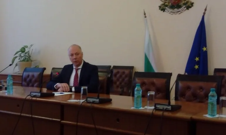 Правят експертиза на релсовото трасе до Своге, където дерайлира локомотив - Tribune.bg