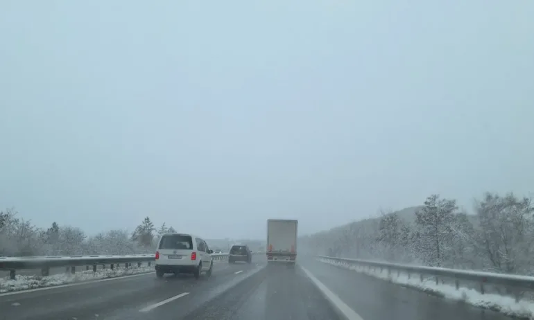 Усложнена зимна обстановка на магистрала Тракия - Tribune.bg