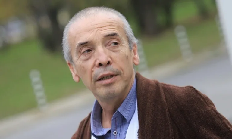 Доц. Мангъров запозна семейството си с новата си любов - Tribune.bg