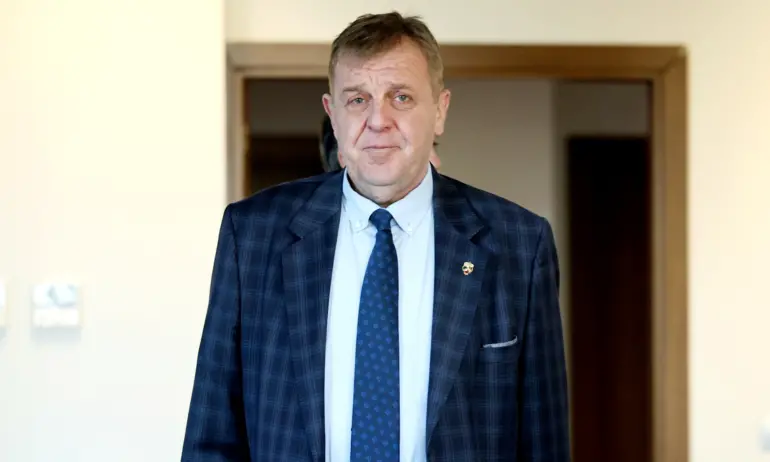 Каракачанов: Нека този празник бъде повод за благодарност към всички, които служат в Българската армия - Tribune.bg