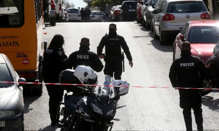 Жена загина, след като бомба избухна в ръцете ѝ пред банка в Солун - Tribune.bg