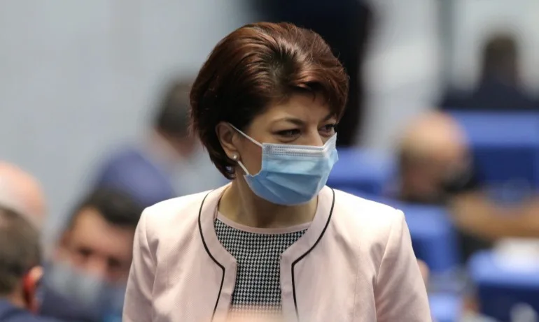 Десислава Атанасова: БСП да върне веднага мандата - Tribune.bg