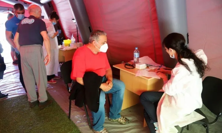 Поставят ваксини и в три търговски центъра в София - Tribune.bg