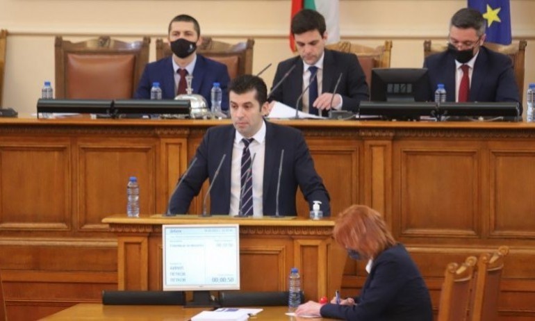 Правителството насърчило Лукойл да не покачва цените на горивата - Tribune.bg