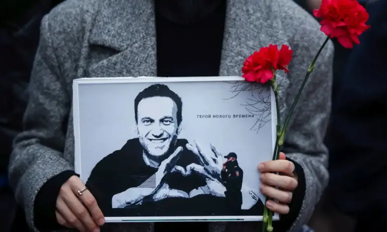 Руски следователи ще изследват тялото на Алексей Навални поне две