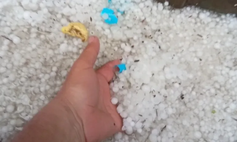 Буря с градушка и гръмотевици удари части от страната – пренасочени полети и прекъснат ток - Tribune.bg