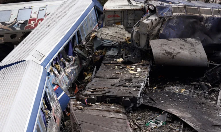 След трагичния влаков инцидент в Гърция: Арестуваха началника на гарата в Лариса - Tribune.bg