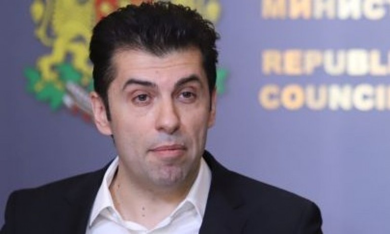 Кирил Петков си присвои кампанията на украинското посолство в Нигерия - Tribune.bg