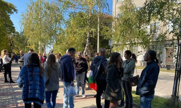 И във Велико Търново скочиха на протест срещу мерките на Кацаров - Tribune.bg