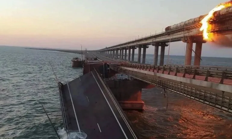 МС: Безспорно е установено, че взривеният на Кримския мост камион никога не е бил в България - Tribune.bg