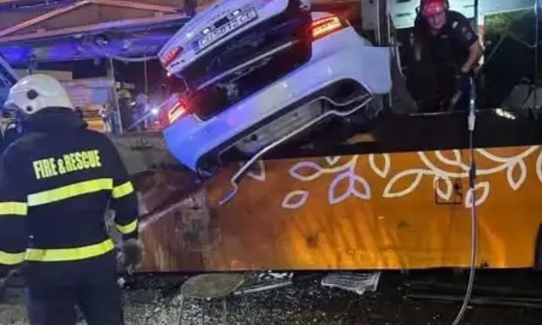 Шофьорът-камикадзе, врязал се в автобус, използвал райски газ, преди катастрофата? - Tribune.bg