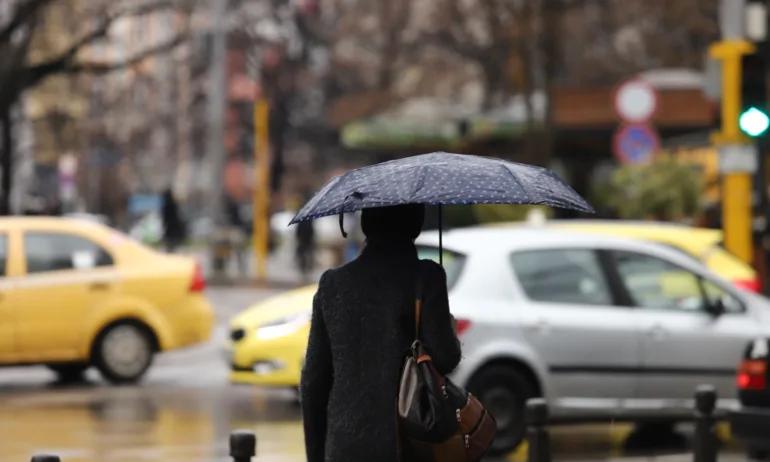 Жълт код за дъжд е обявен в 12 области във вторник, ще вали и сняг - Tribune.bg