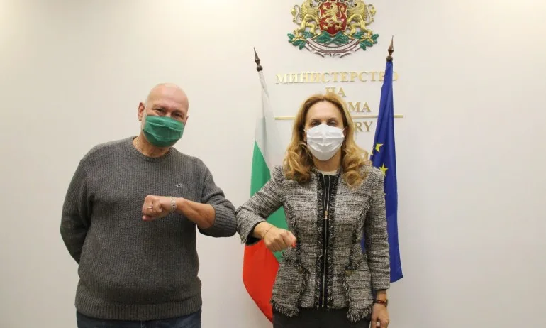 Николова след среща с проф. Овчаров: Всеки лев, отделен за археология е директна помощ за българския туризъм - Tribune.bg