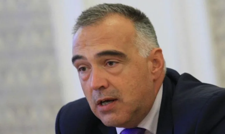 Кутев защити Кацаров и обяви: Затварят се само нощните заведения и дискотеките - Tribune.bg