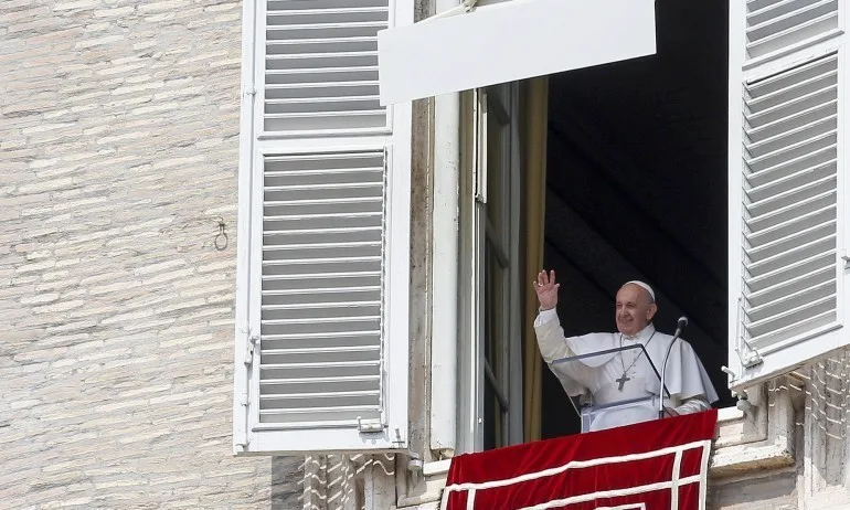 Папата провежда онлайн аудиенция заради коронавируса - Tribune.bg
