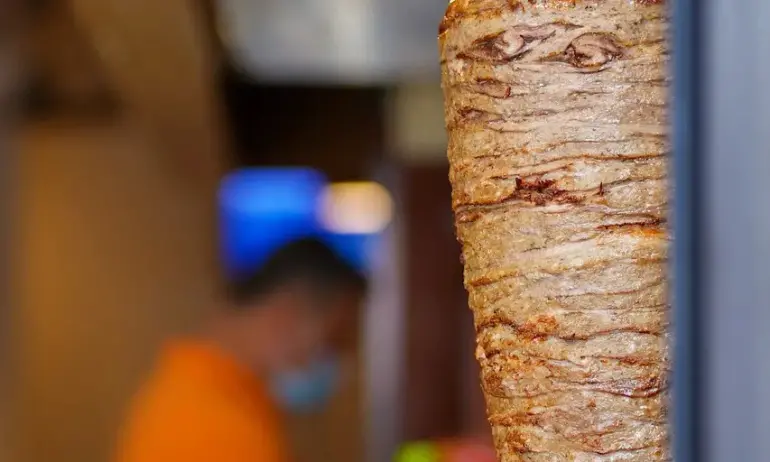 Затвориха заведението в Розино, след като деца се натровиха с дюнери - Tribune.bg