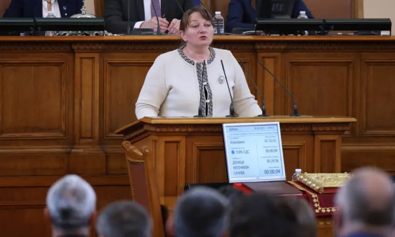 Деница Сачева в декларация: Даваме кредит на време. Компромисът беше направен в името на България - Tribune.bg