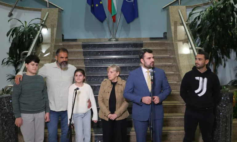 Двамата български моряци с благодарности за свободата си: Подкрепата ви ни държеше през цялото това време - Tribune.bg