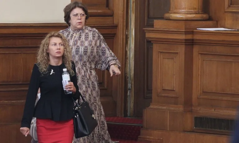 Николова: Без стабилно правителство предстоят нулеви 2021 г. и 2022 г. за новите инвестиционни проекти - Tribune.bg