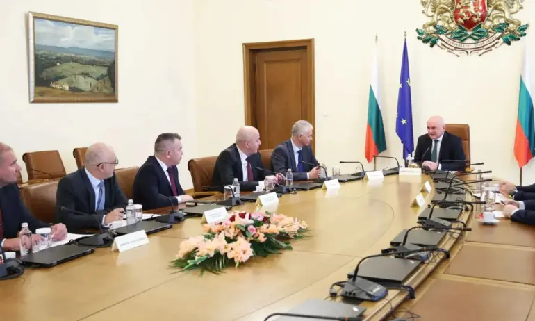 Премиерът Димитър Главчев проведе среща със службите за изборите - Tribune.bg