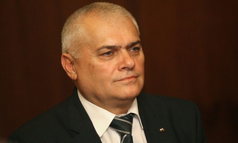 Валентин Радев: Съкращението на 2000 пенсионери в МВР не означава реформа - Tribune.bg