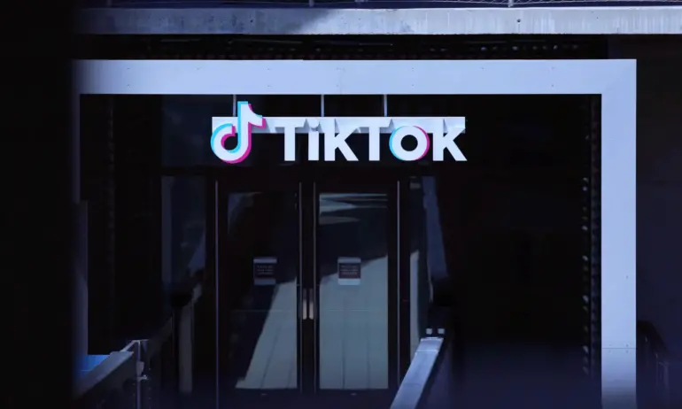 Изкуственият интелект изяжда стотици работни места в TikTok - Tribune.bg