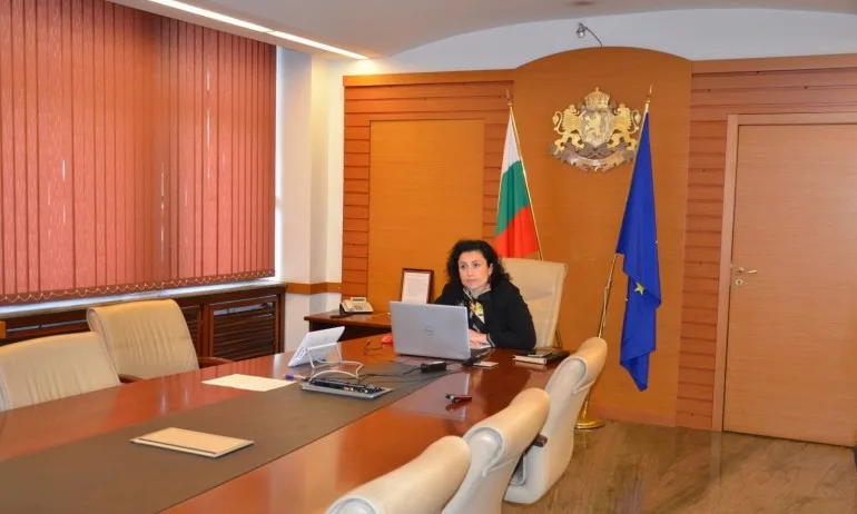 Танева призова търговските вериги да зареждат родна продукция - Tribune.bg