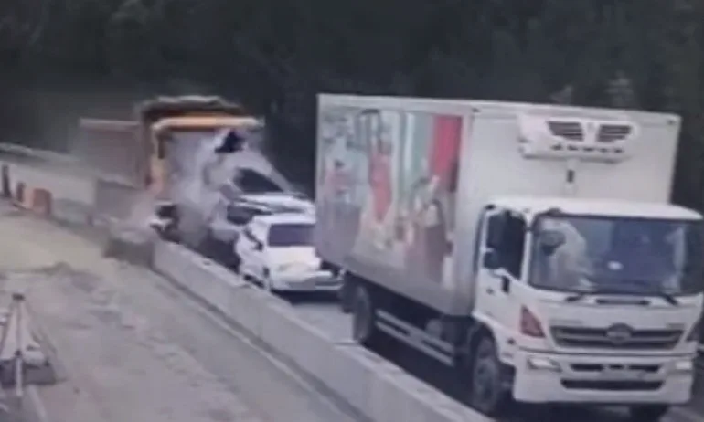 Брутална верижна катастрофа в Челябинск взе две жертви (ВИДЕО) - Tribune.bg