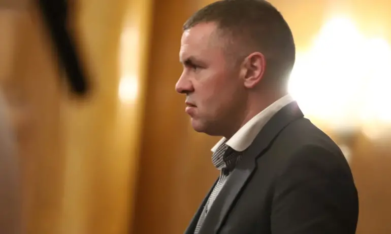 Хазарта: Виждаме мижавия интерес към изборите, Фейсбук се превърна в тоалетна - Tribune.bg