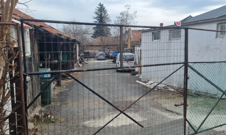 Двама са задържани в цех Каблешково по подозрение, че са изработили тайниците на камиона-ковчег - Tribune.bg