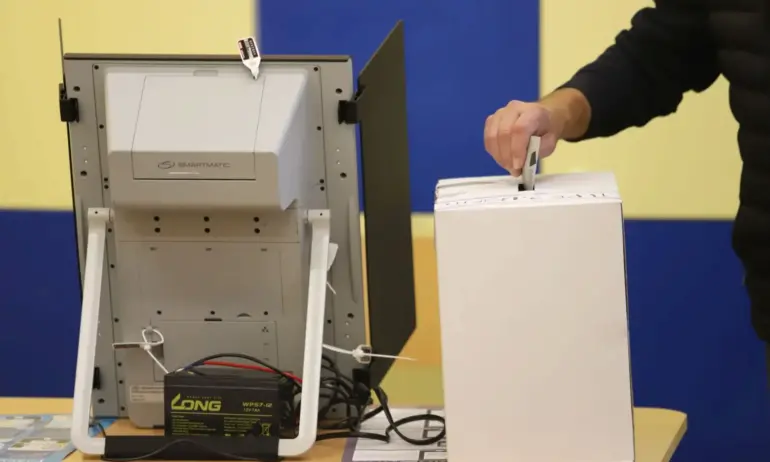 Сигнализираха за нерегламентирано изнасяне на машинни за гласуване в Благоевград - Tribune.bg