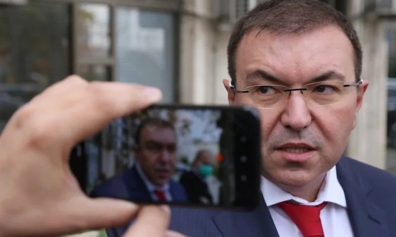 Ангелов: До четвъртък ще се изготвят списъци с медиците, които искат да се ваксинират - Tribune.bg