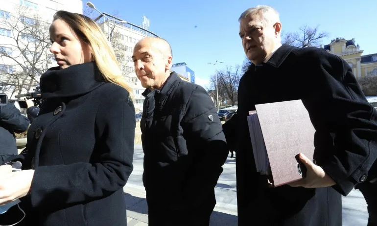 И доц. Мангъров отиде в ЦИК, регистрират АБВ - Tribune.bg