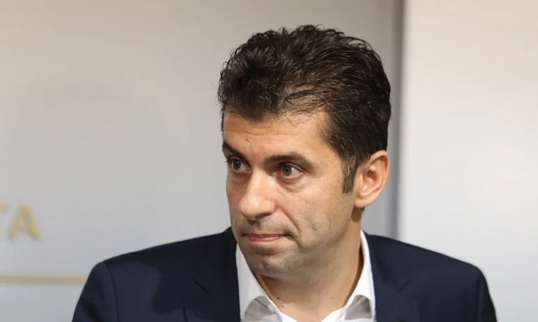 Служебният министър на икономиката Кирил Петков рекламира луканка във Фейсбук - Tribune.bg