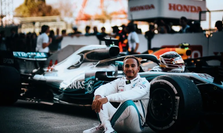 Официално! Хамилтън остава в Мерцедес - Tribune.bg