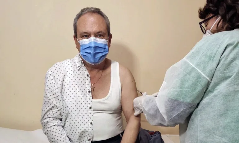 Кметът на Търговище след ваксината: Чувствам се добре - Tribune.bg