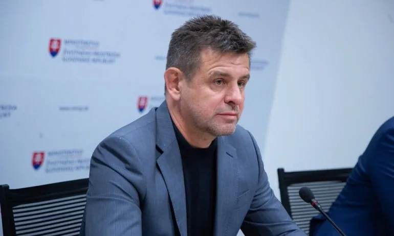 След кръчмарски бой: Словашки министър подаде оставка - Tribune.bg