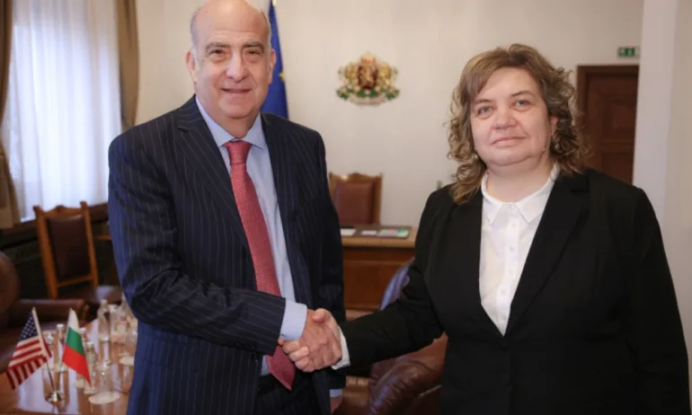Киселова разговоря с посланика на САЩ у нас, изрази съболезнования за жертвите на пожарите в Лос Анджелис - Tribune.bg