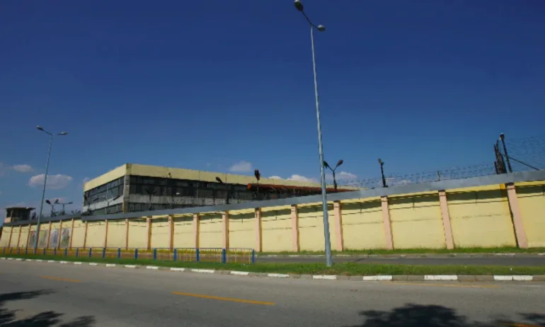 Рецидивист е избягал от затвора в Пазарджик - Tribune.bg