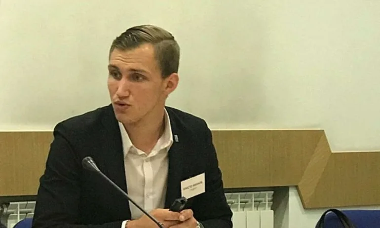 Студент по политология: Подмяната на протеста започна още първата вечер - Tribune.bg