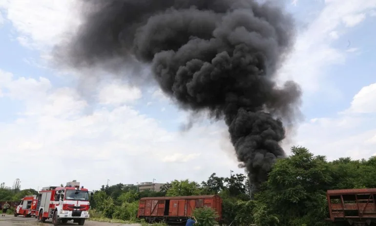 Гъст черен дим над центъра на София, оказаха се запалени гуми от трактор - Tribune.bg
